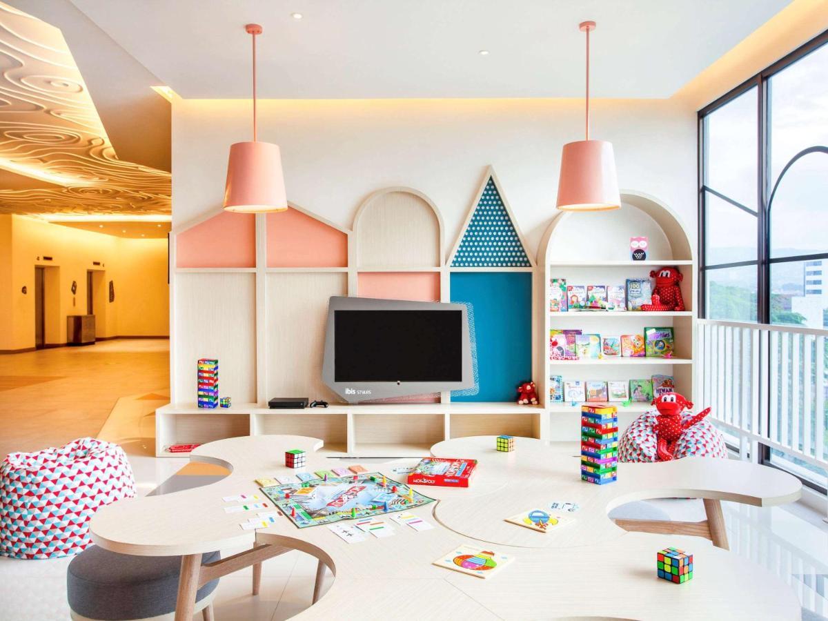 Ibis Styles Bandung Grand Central Esterno foto
