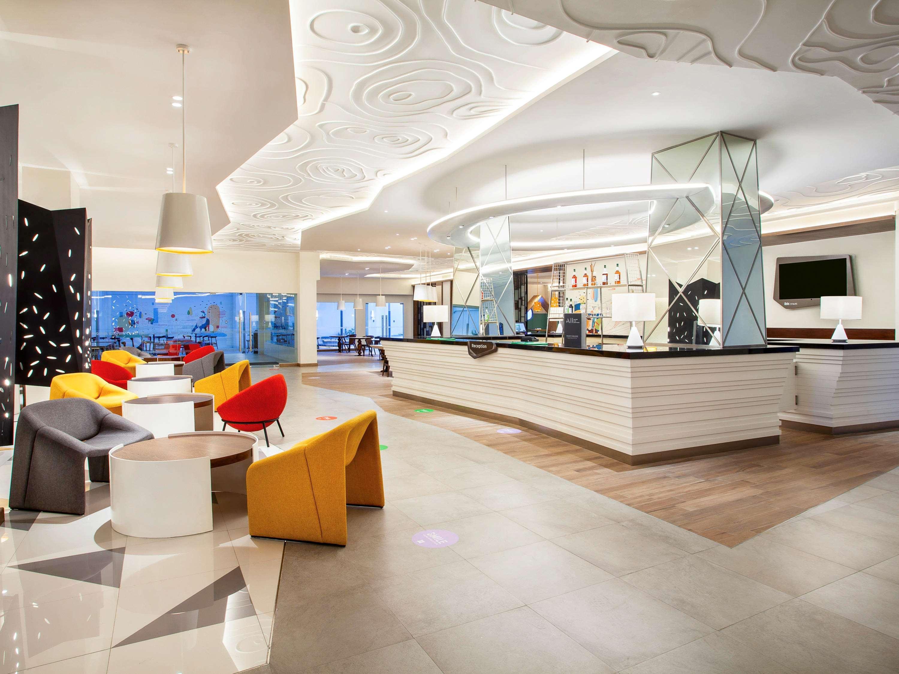 Ibis Styles Bandung Grand Central Esterno foto