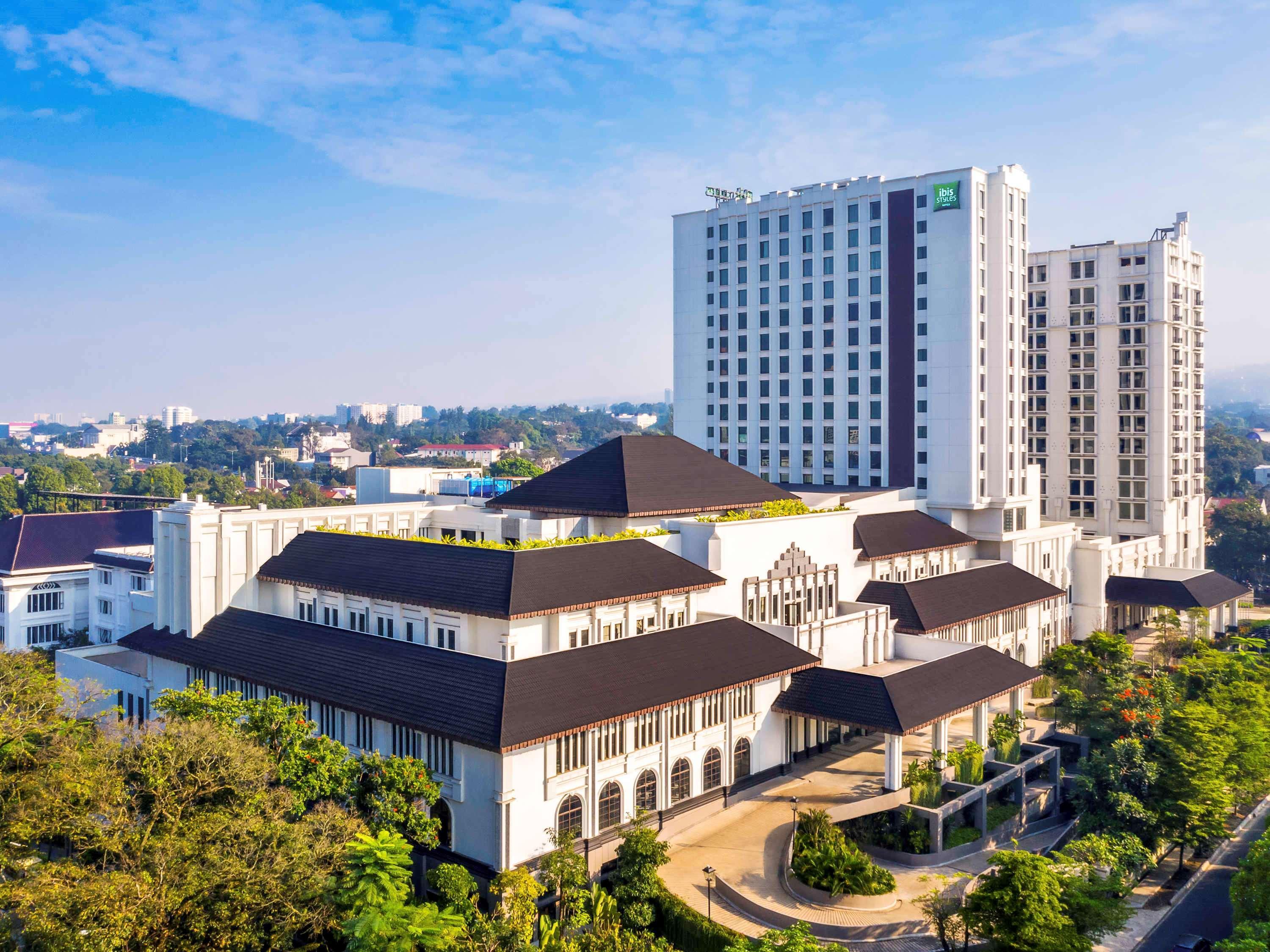 Ibis Styles Bandung Grand Central Esterno foto